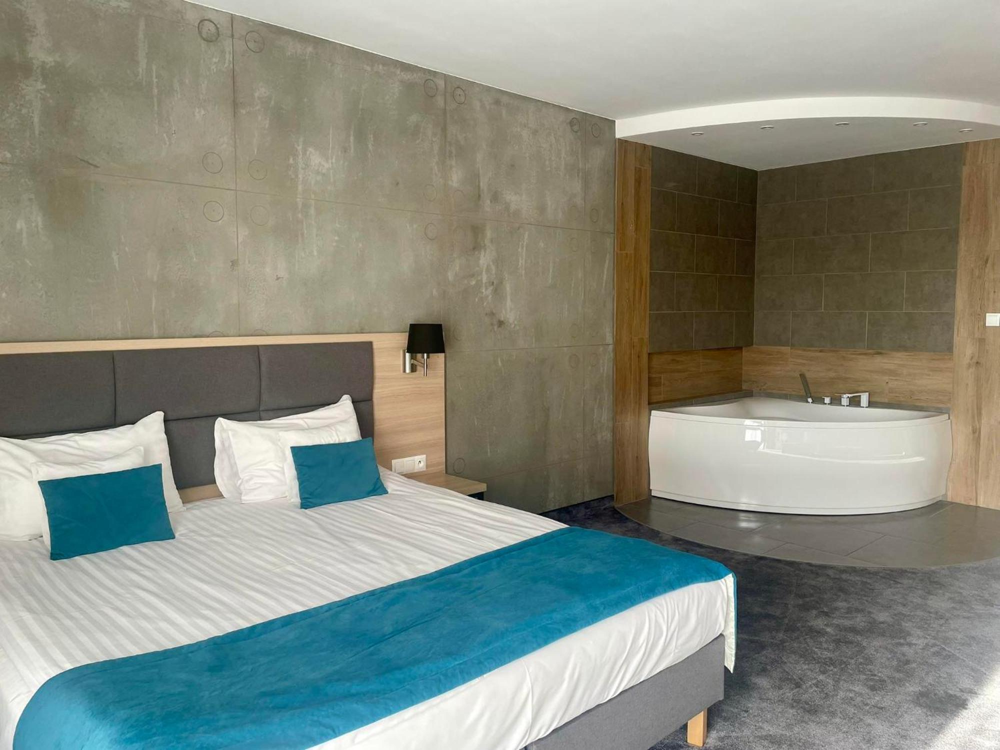 Hotel Czarny Staw à Aleksandrów Łódzki Extérieur photo