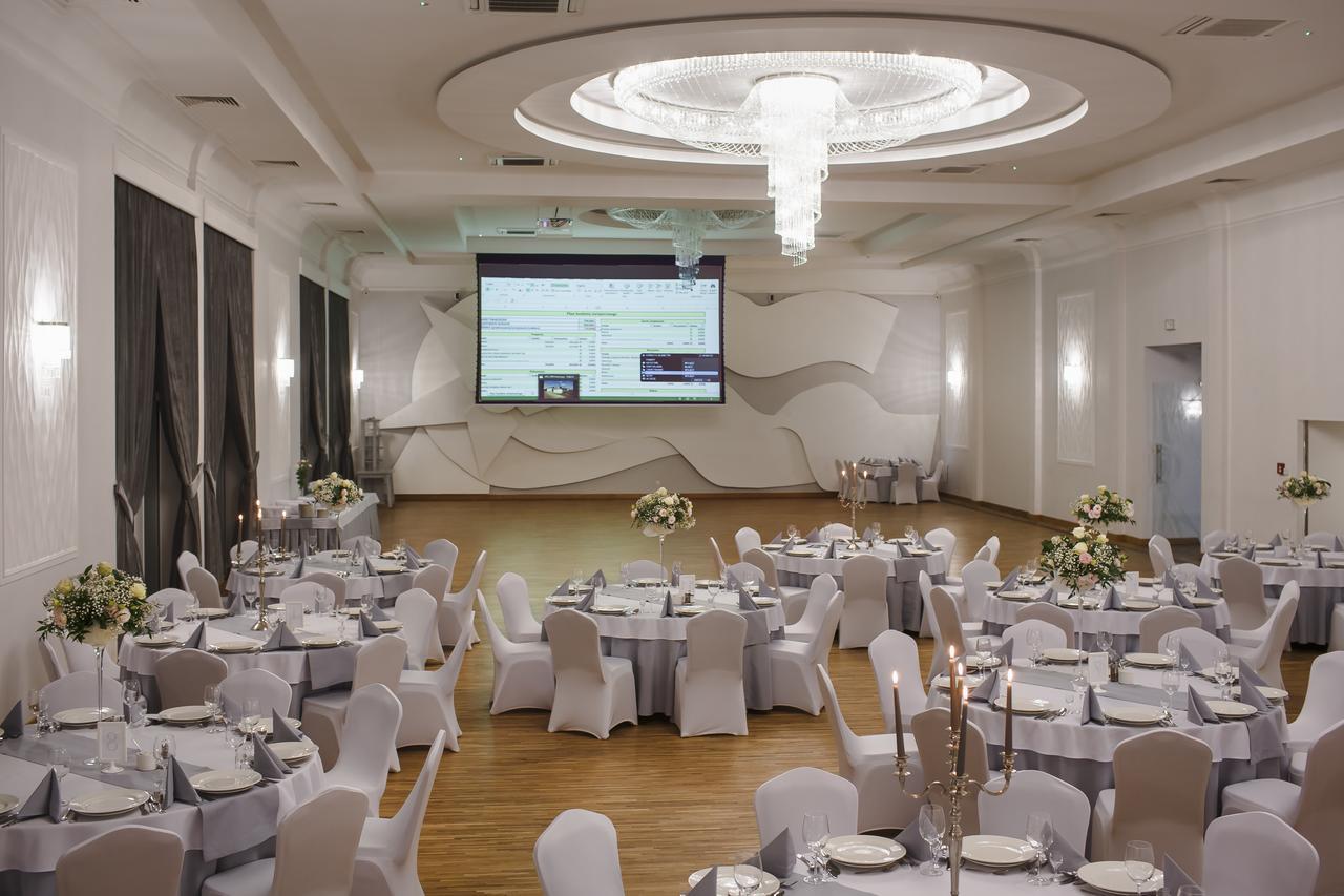 Hotel Czarny Staw à Aleksandrów Łódzki Extérieur photo