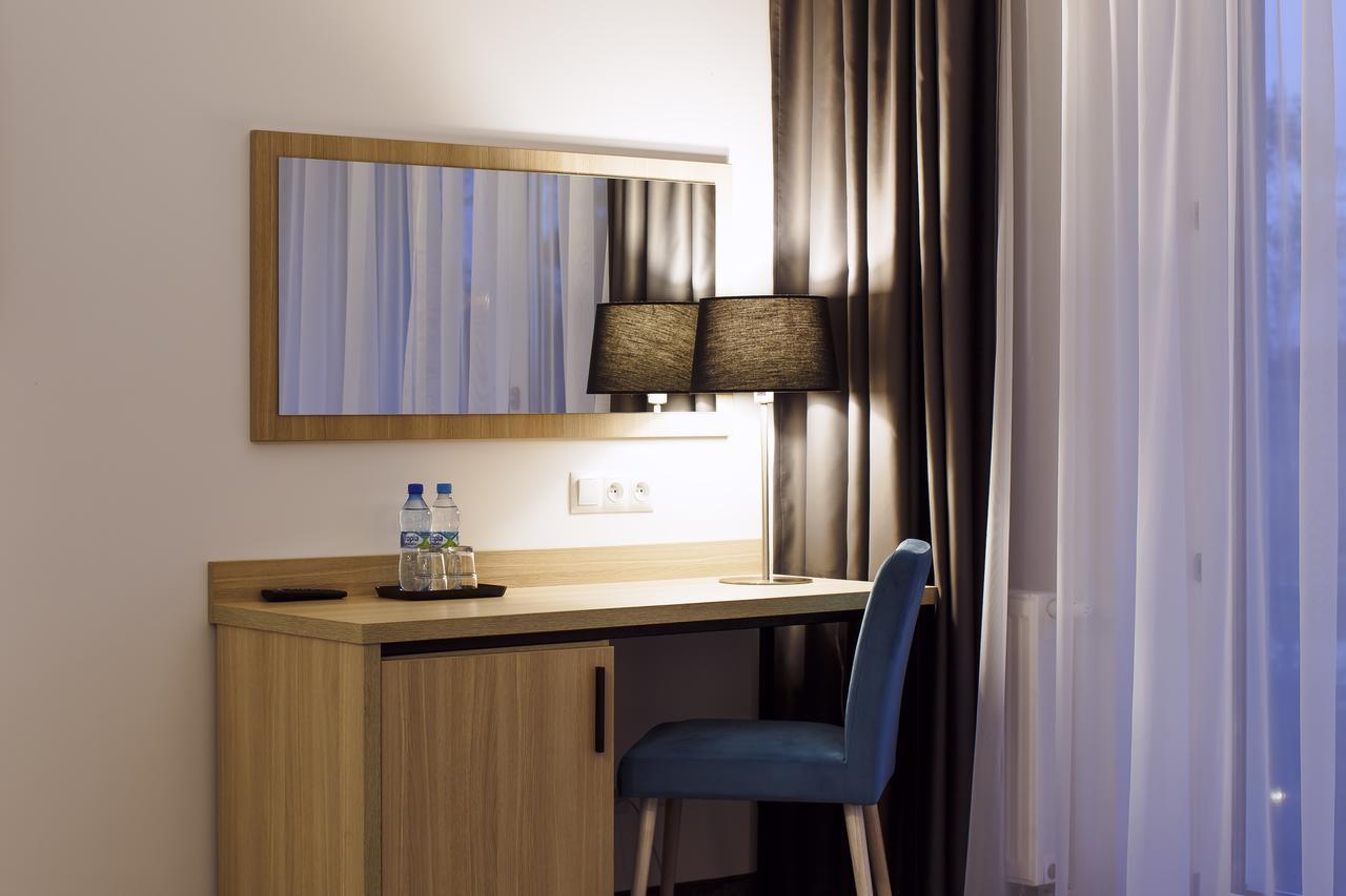 Hotel Czarny Staw à Aleksandrów Łódzki Extérieur photo
