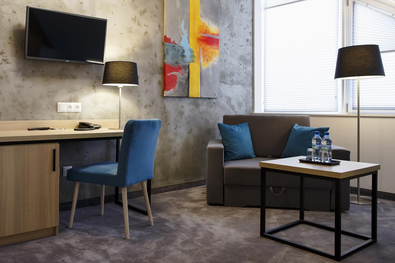 Hotel Czarny Staw à Aleksandrów Łódzki Extérieur photo