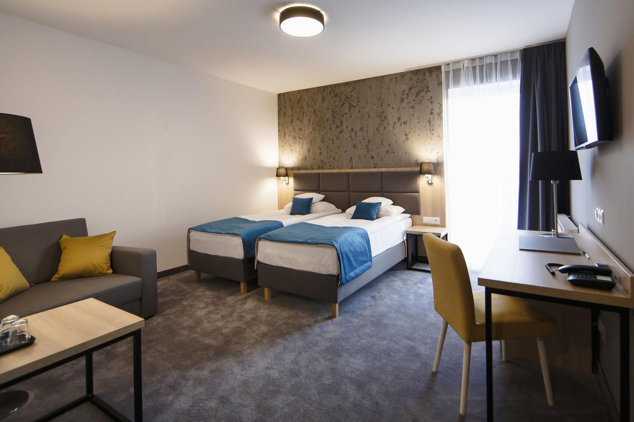 Hotel Czarny Staw à Aleksandrów Łódzki Extérieur photo