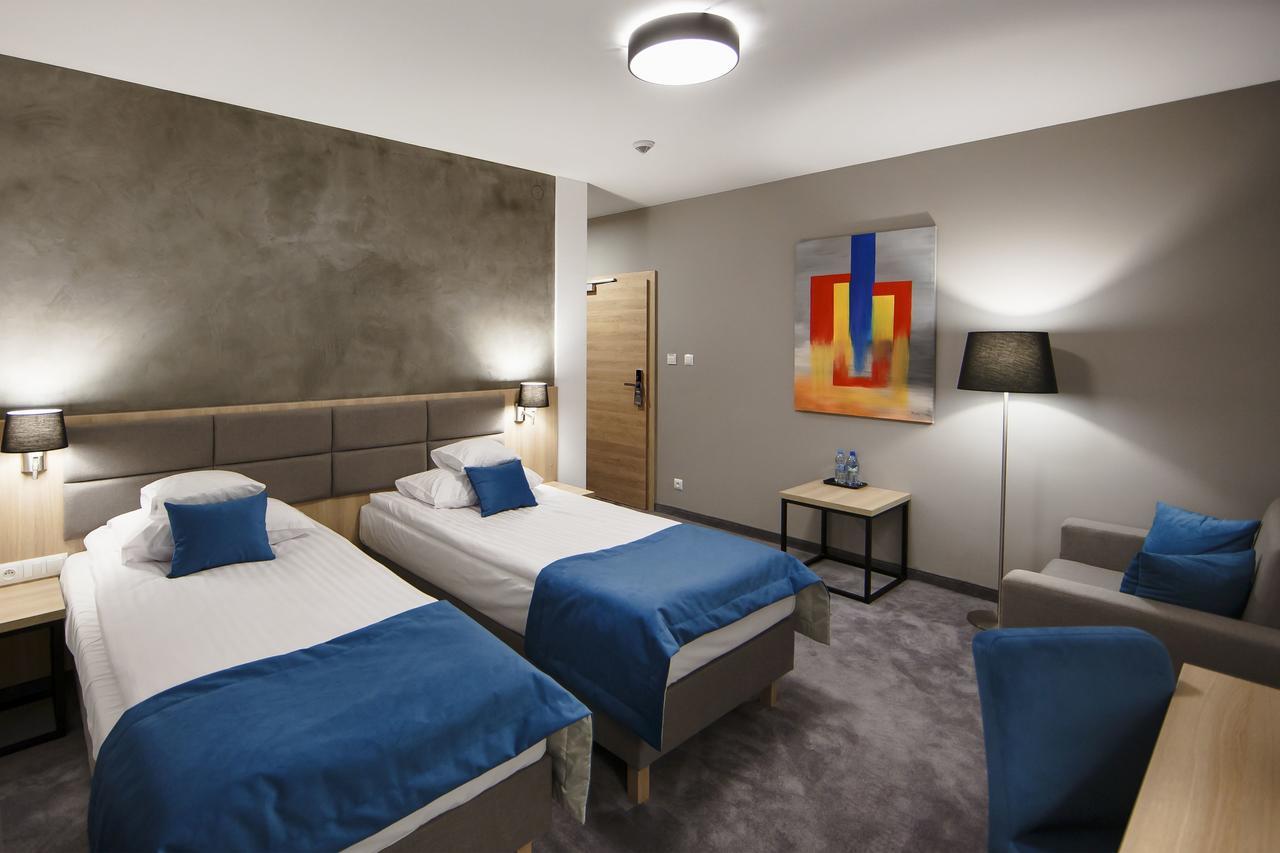 Hotel Czarny Staw à Aleksandrów Łódzki Extérieur photo