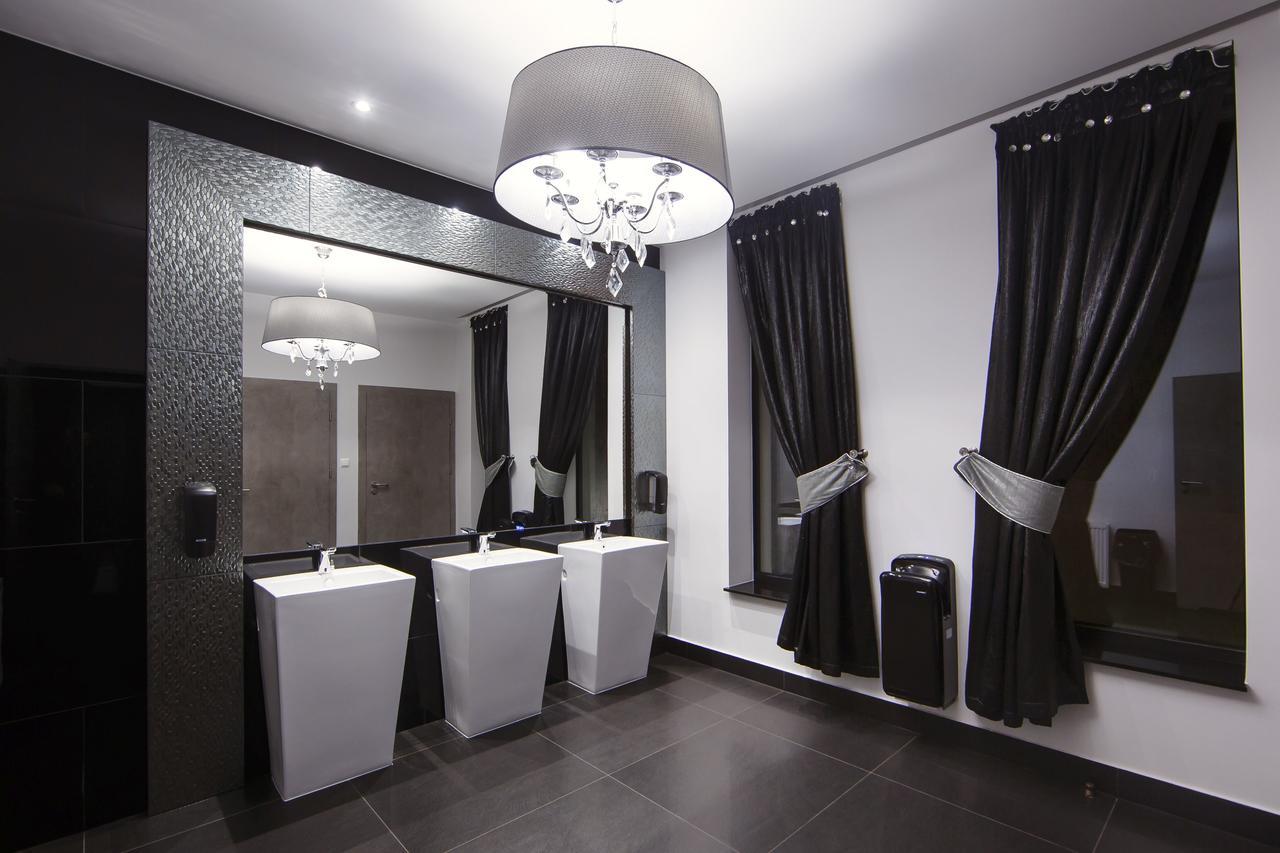 Hotel Czarny Staw à Aleksandrów Łódzki Extérieur photo