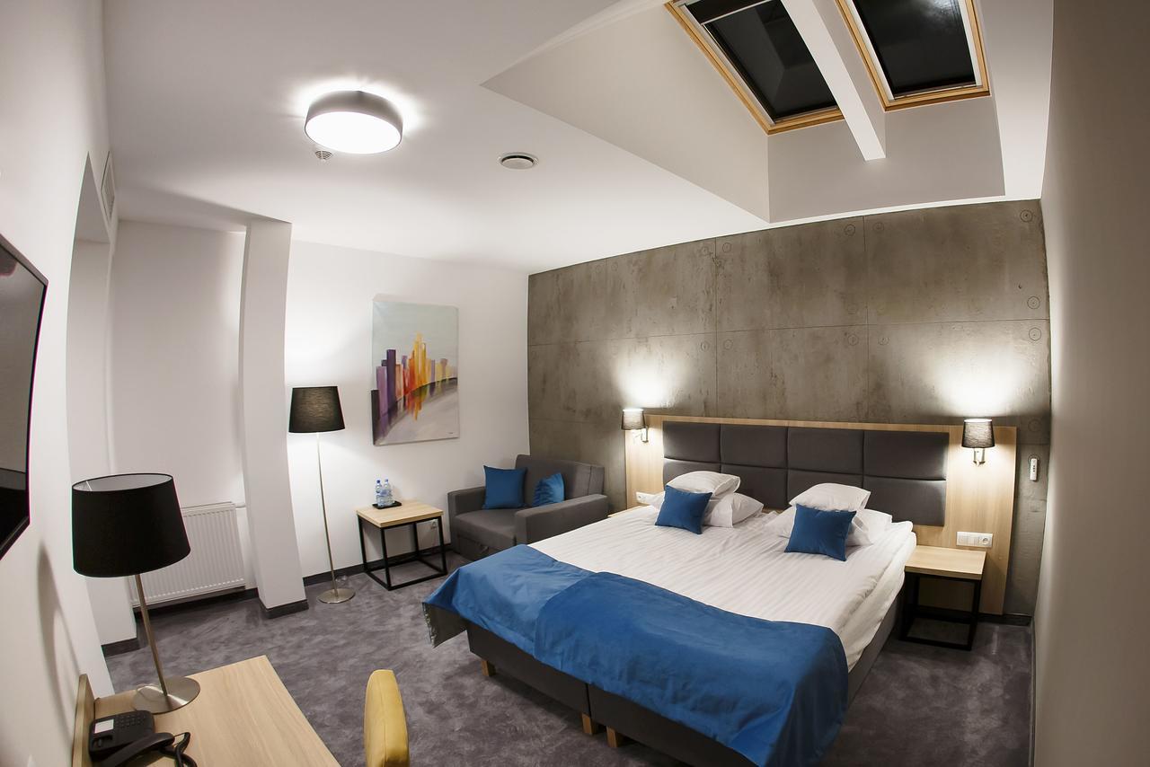 Hotel Czarny Staw à Aleksandrów Łódzki Extérieur photo