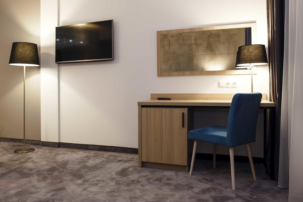 Hotel Czarny Staw à Aleksandrów Łódzki Extérieur photo