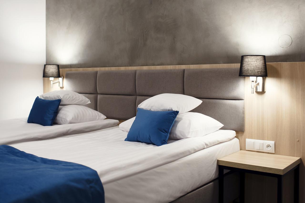 Hotel Czarny Staw à Aleksandrów Łódzki Extérieur photo