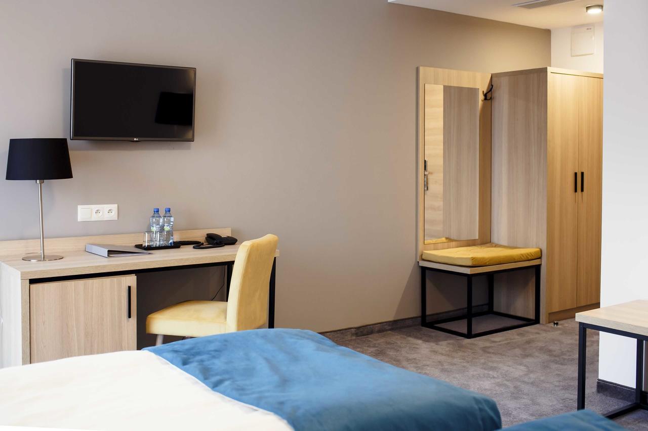 Hotel Czarny Staw à Aleksandrów Łódzki Extérieur photo
