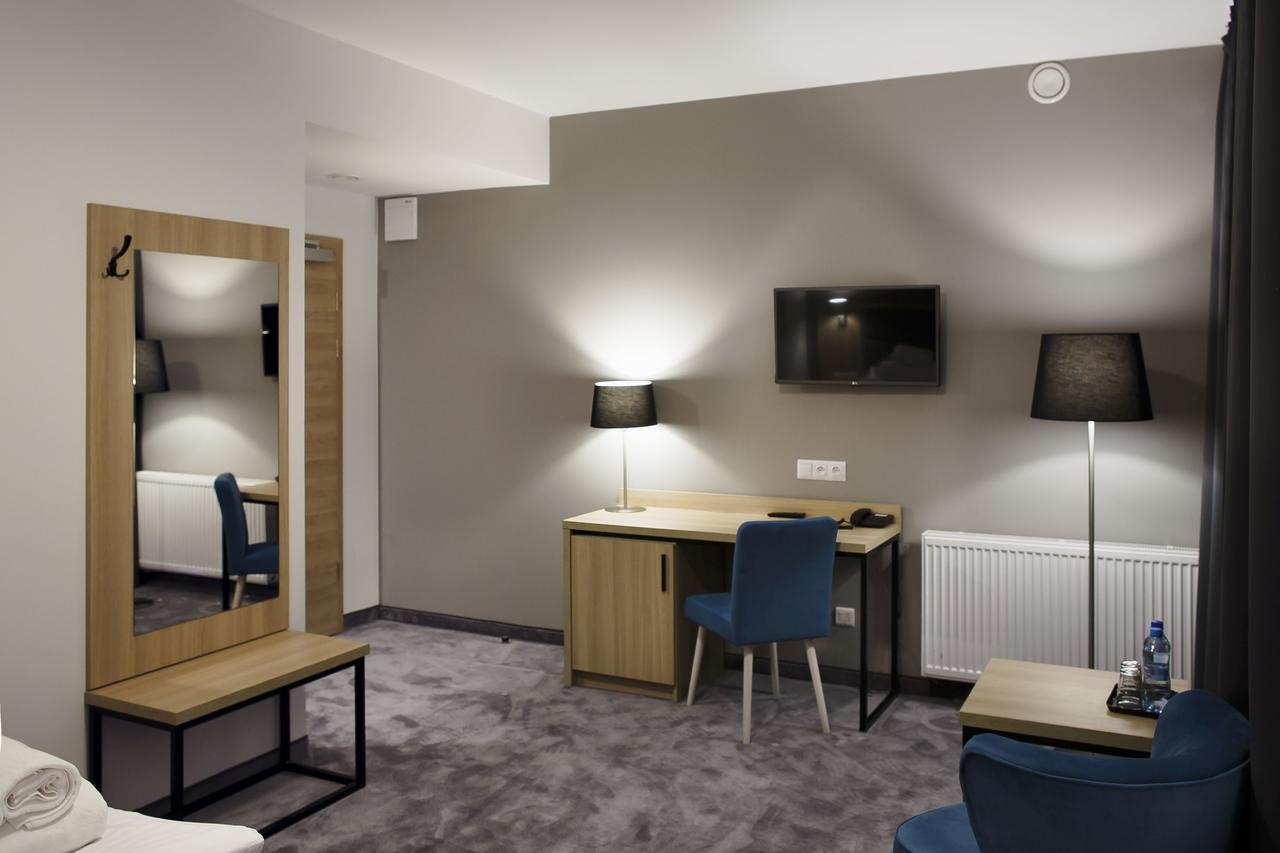 Hotel Czarny Staw à Aleksandrów Łódzki Extérieur photo