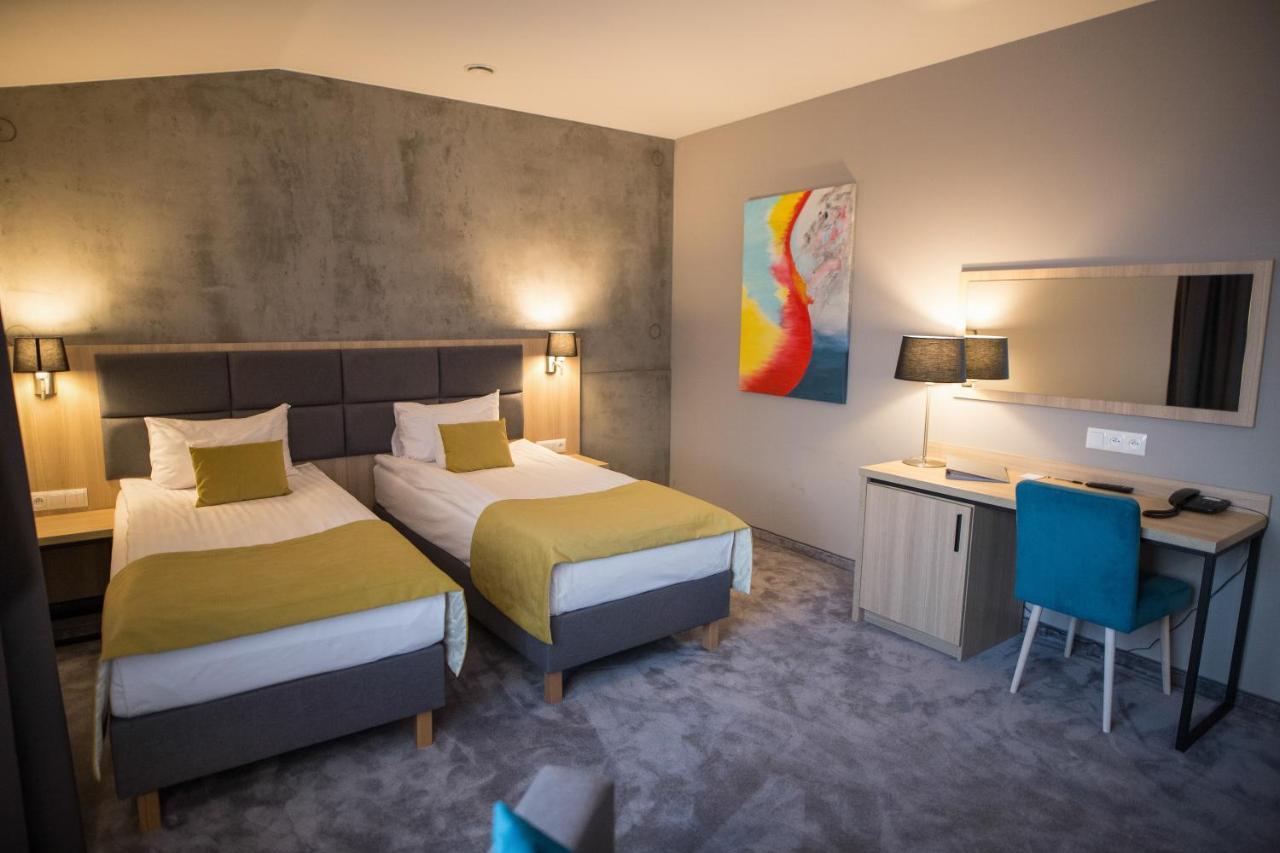 Hotel Czarny Staw à Aleksandrów Łódzki Extérieur photo