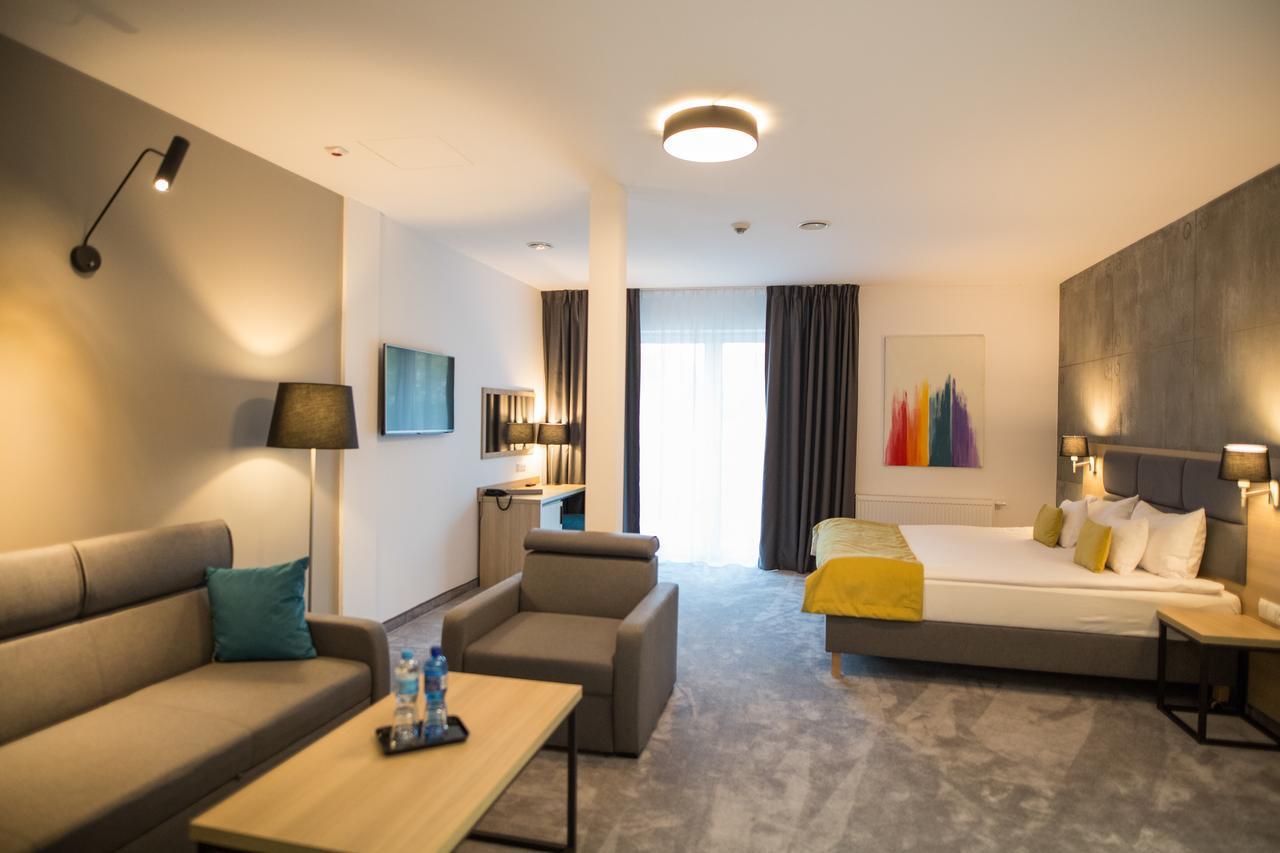 Hotel Czarny Staw à Aleksandrów Łódzki Extérieur photo