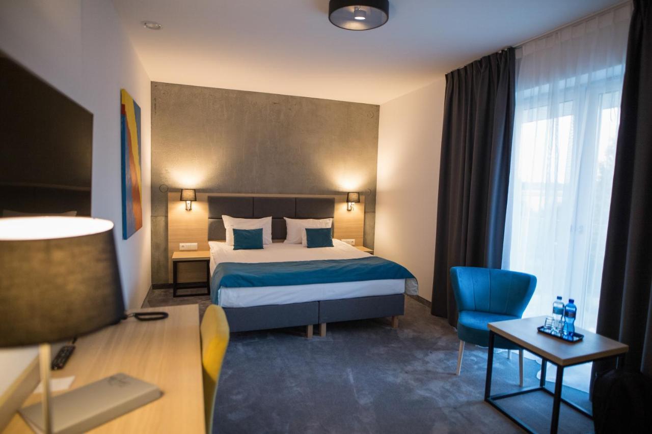 Hotel Czarny Staw à Aleksandrów Łódzki Extérieur photo